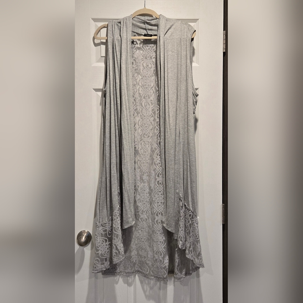 ✔️Light Gray Lace-Back Sleeveless Drape Cardigan